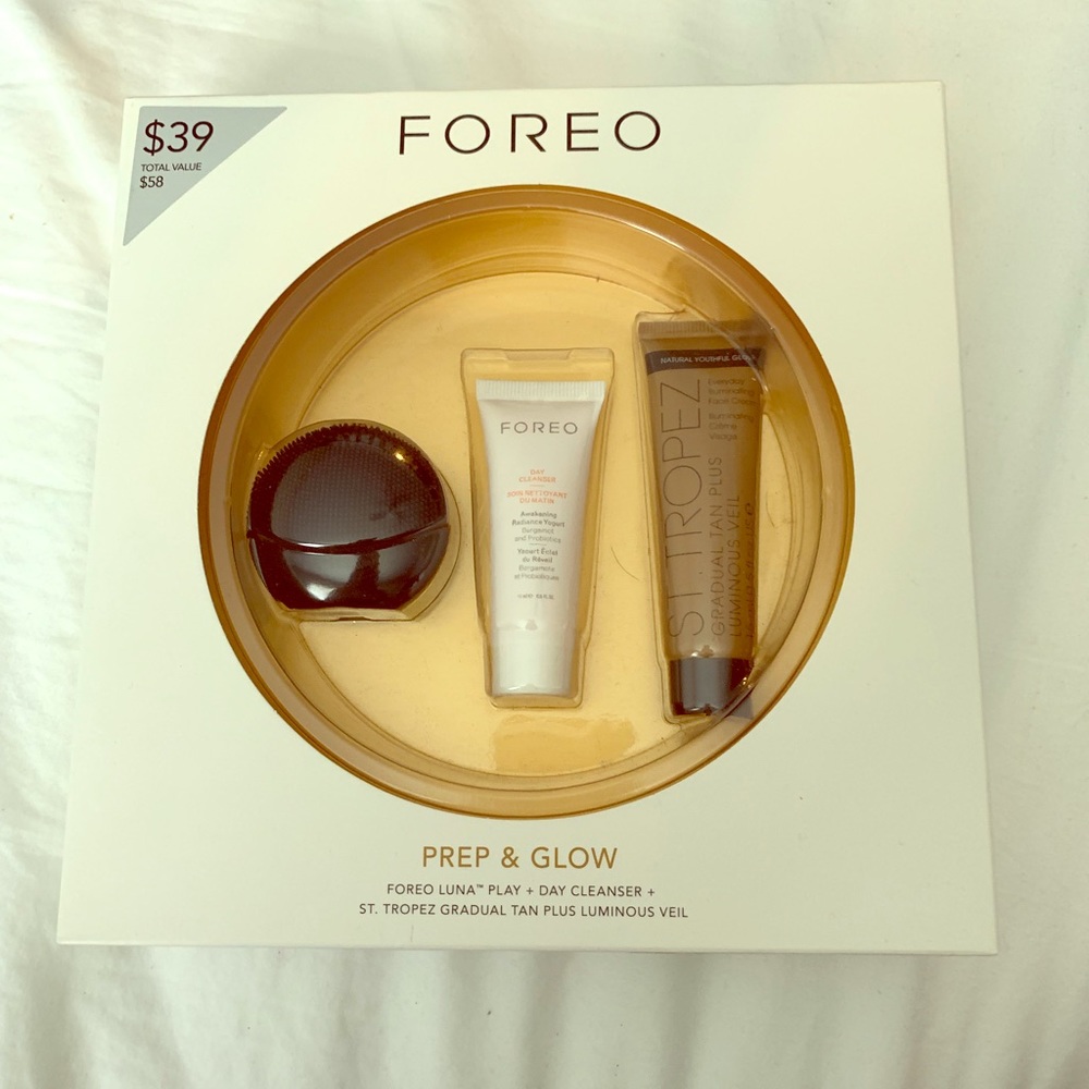 Foreo Prep and Glow kit NWT w/ Foreo Luna Play